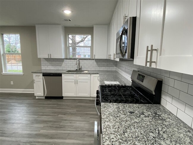 Photo - 602 Majestic St