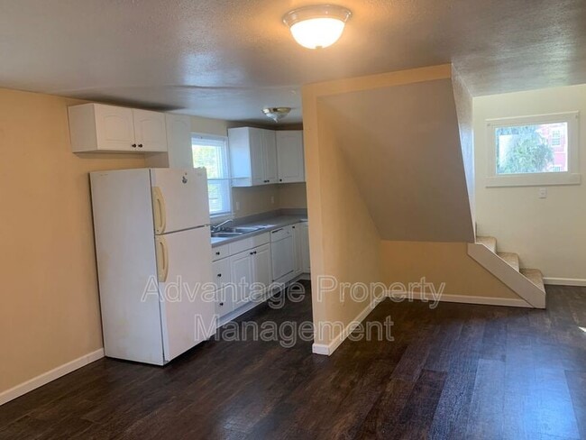 Photo - 324 SW Calapooia St