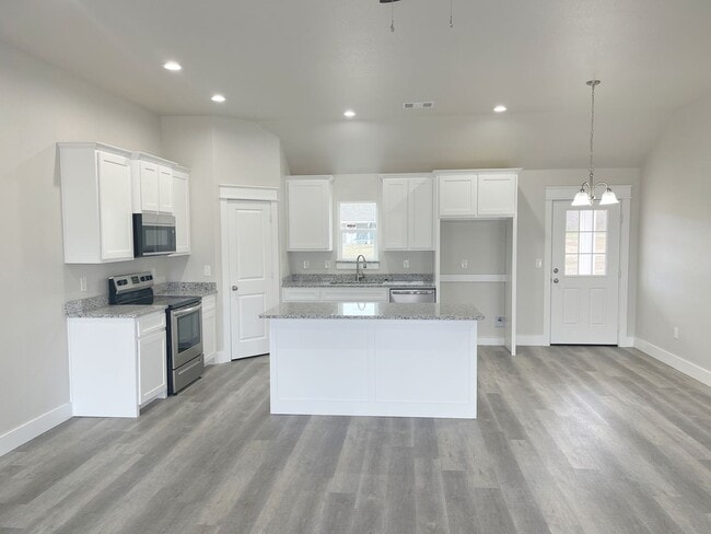 Photo - Cozy 3 bed, 2 bath in charming neighborhood