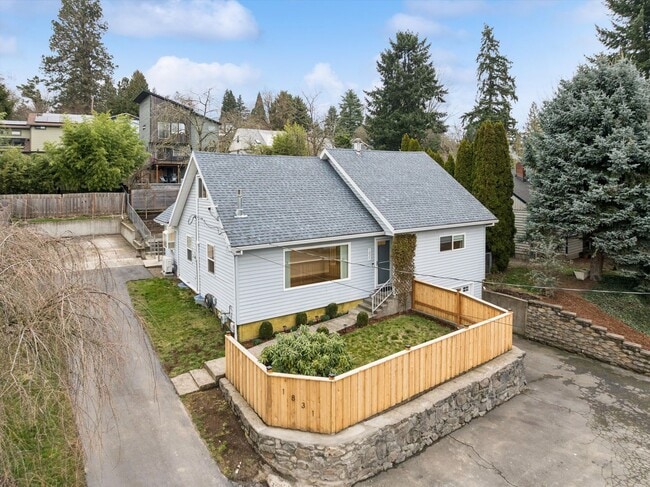Building Photo - Beautiful Hillsdale 4 BR, 2 BA home