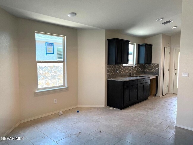 Photo - 4868 Marisabel Azcarate St