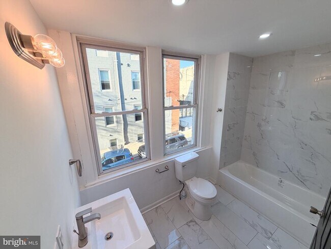 Photo - 1621 N 33rd St Unit 2