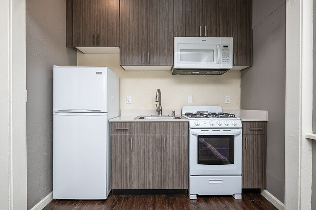 Photo - Beautiful 2nd floor corner unit! Unidad Whistwood 4