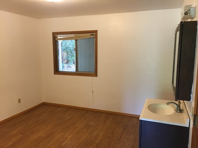 Photo - 4219 Colver Rd Unidad Cottage
