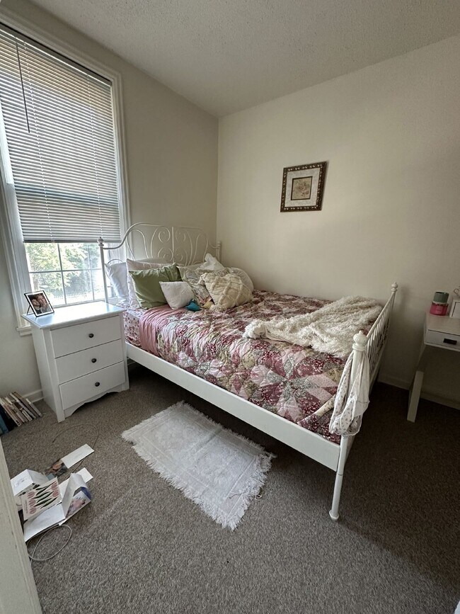 Photo - 3 Bed 1 Bath overlooking historic Grand Av...