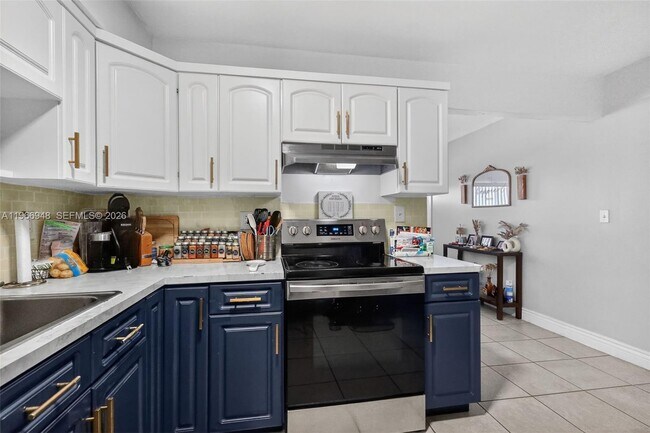 Photo - 6791 Scott St