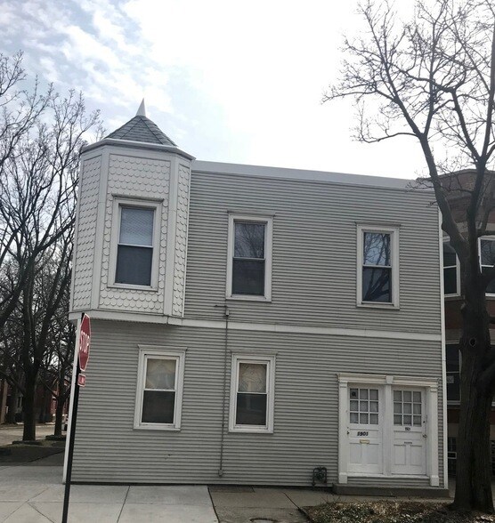 Building Photo - 1901 W Barry Ave Unit 2