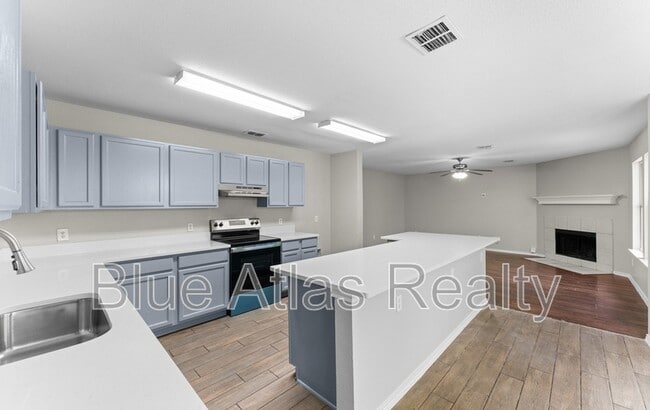 Photo - 1817 Cedarbriar Dr