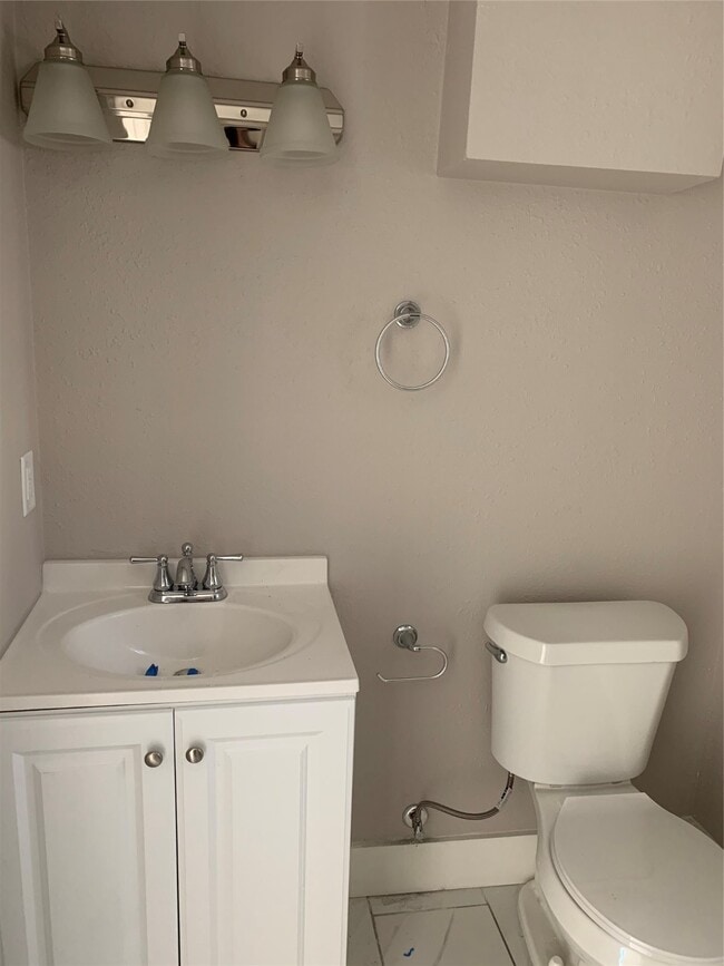 Building Photo - 4601 1/2 Hain Rental