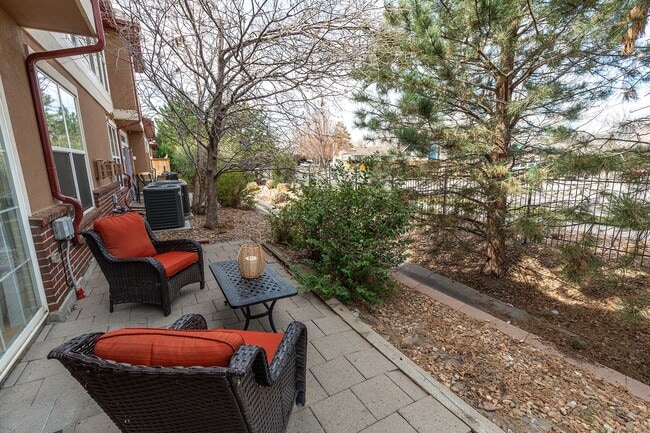 Building Photo - 15201 E Batavia Pl