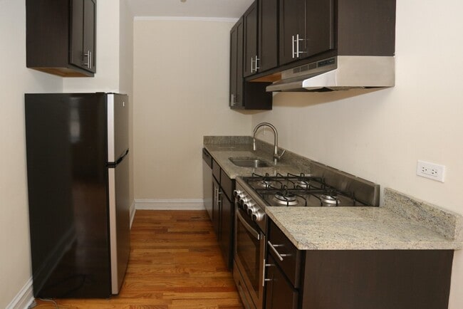 Photo - 4725 N Hermitage Unit 302