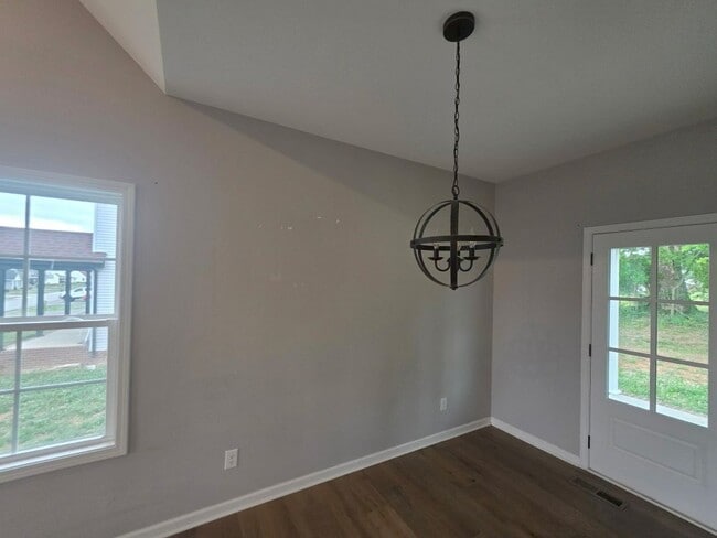 Photo - 202 Cherokee Dr