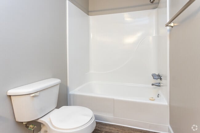 2 BR, 2 BA - 1,175SF