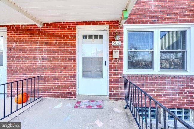 Photo - 602 Aldworth Rd