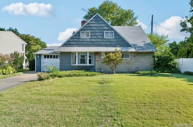 Building Photo - 107 Ball Park Ln