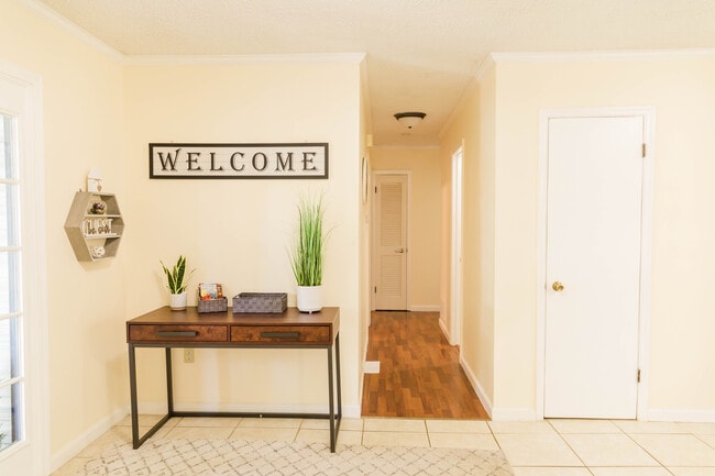 Photo - 39 Southwicke Dr