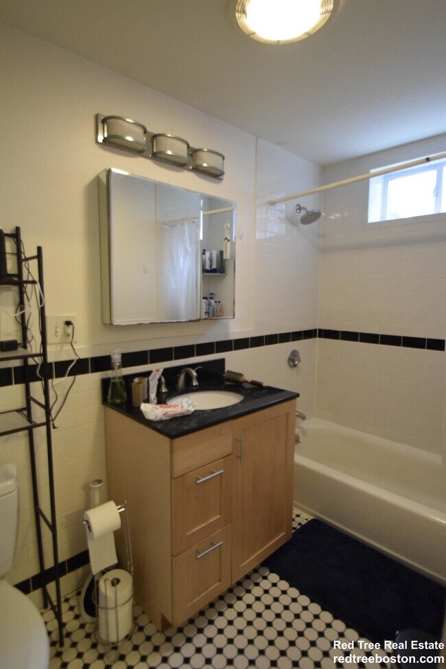 Photo - 19 Saint Lukes Rd Apartments Unit 1