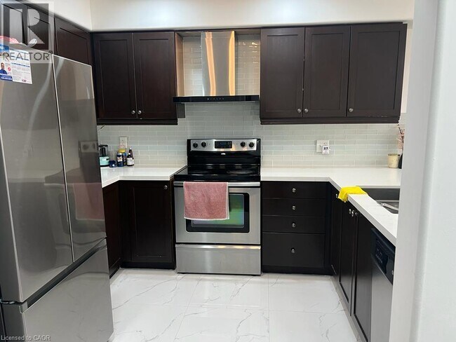 Photo - 522 Banffshire Crescent