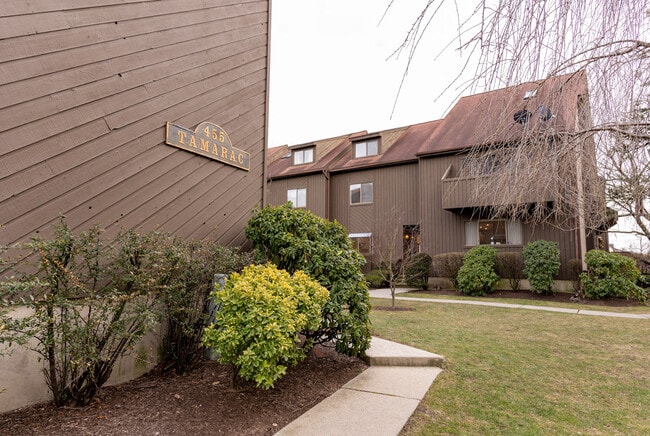 Court Yard Townhouse - 455 Hope St Condo Unit 1C