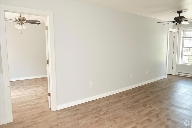 Building Photo - 73 E Main St Unit 3 Rental