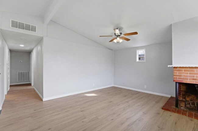 Photo - 5741 39th St