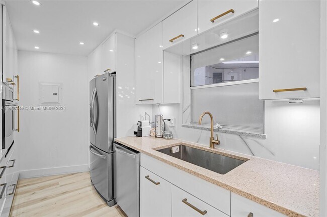 Photo - 1881 Washington Ave Unit # 6D