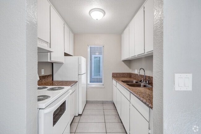 Kitchen - Pacific Villas at Shelly Court