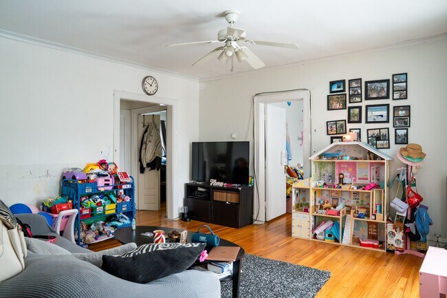 Photo - Albany Park - 2 Bed / 1 Bath - Heat Included Unit 4331-1