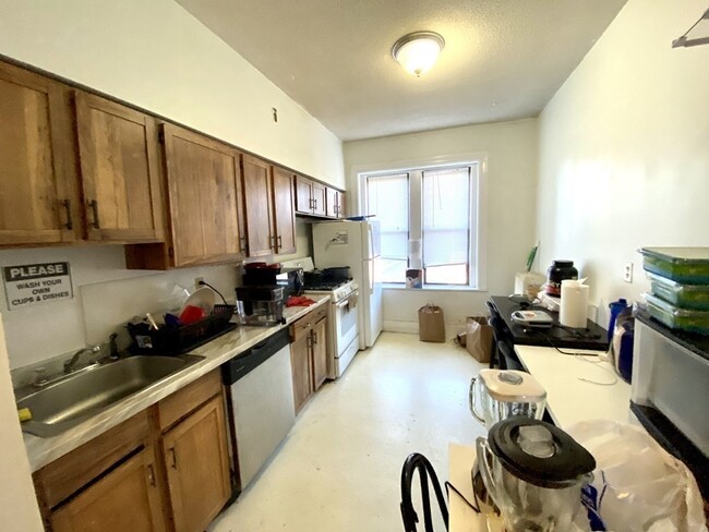 Photo - 18 Glenville Ave Unit 3