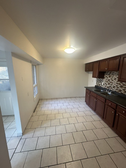 Photo - Large 3 Bedroom Townhouse Available Unité 42