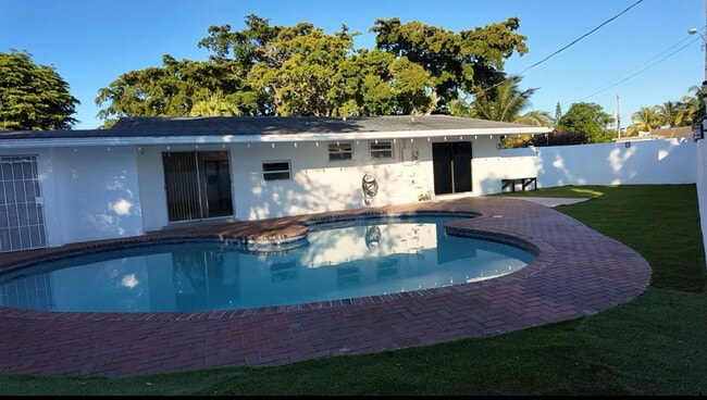 Photo - 600 NW 38th Ct