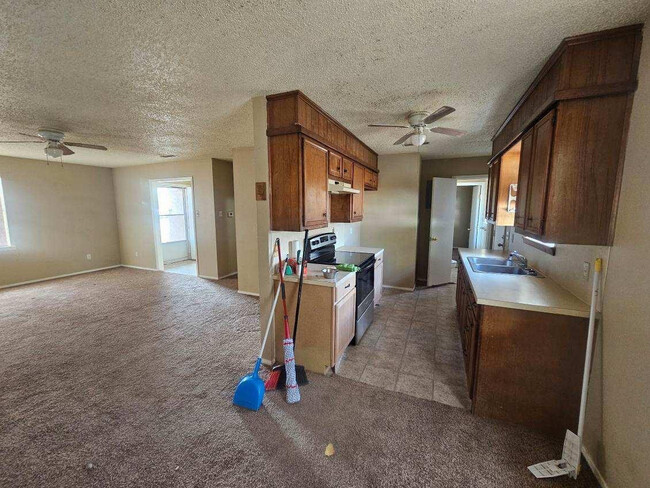 Photo - 811 E 79th St