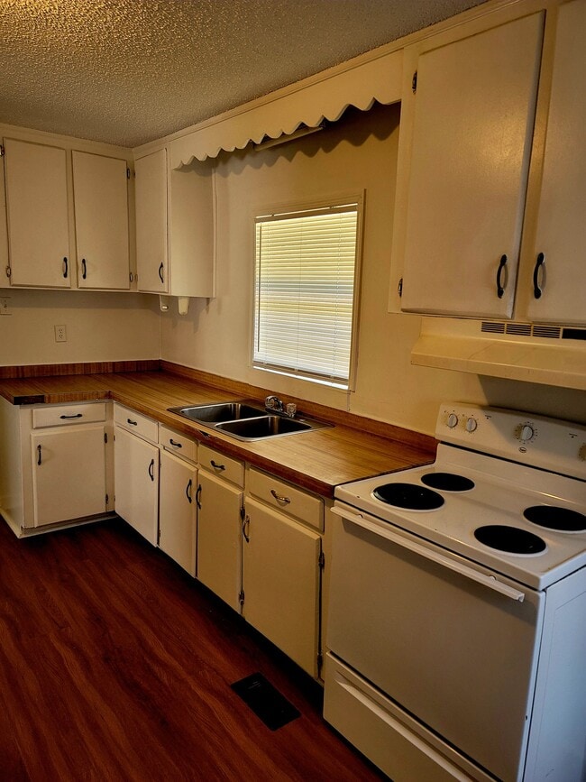 Photo - 807 Laurel Rd