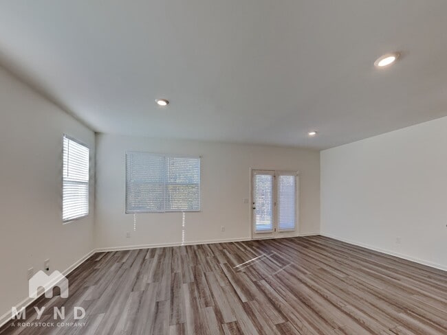 Photo - 2635 Coventry St SW