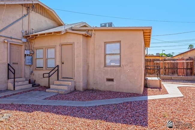 Building Photo - 244 S 3rd Ave Unit B