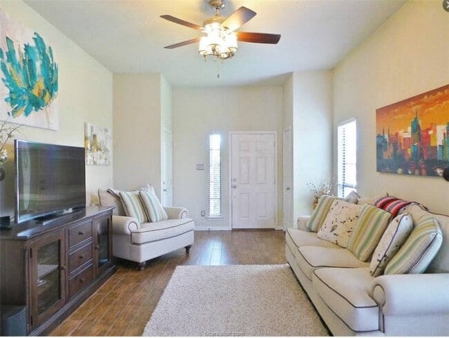 Photo - 2711 Silver Oak Dr