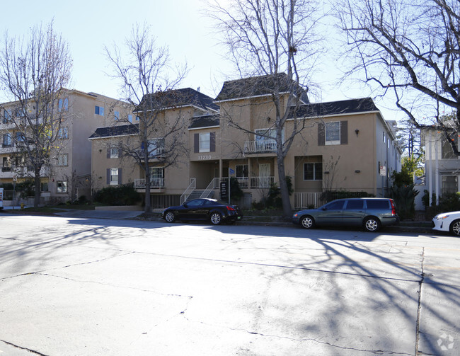 Via Toluca Lake - Via Toluca Lake Apartments