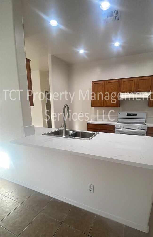 Photo - 3 Bedroom/2 Bath Phoenix Home Close to I-10 and 101