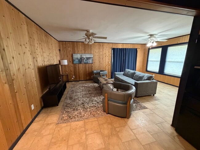 Photo - 904 Fairoaks Dr