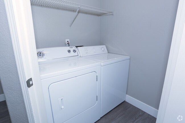 2BR, 2BA - 1146 SF Laundry