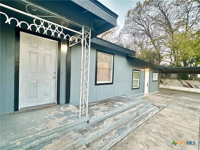 Photo - 104 E Fowler Ave