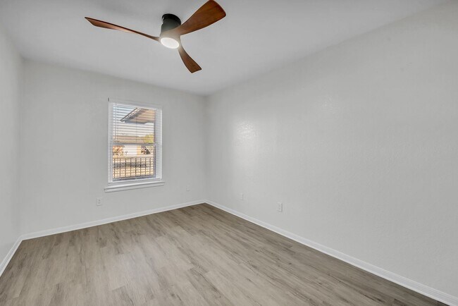 Photo - AVAILABLE NOW! (SECTION 8 ACCEPTED)