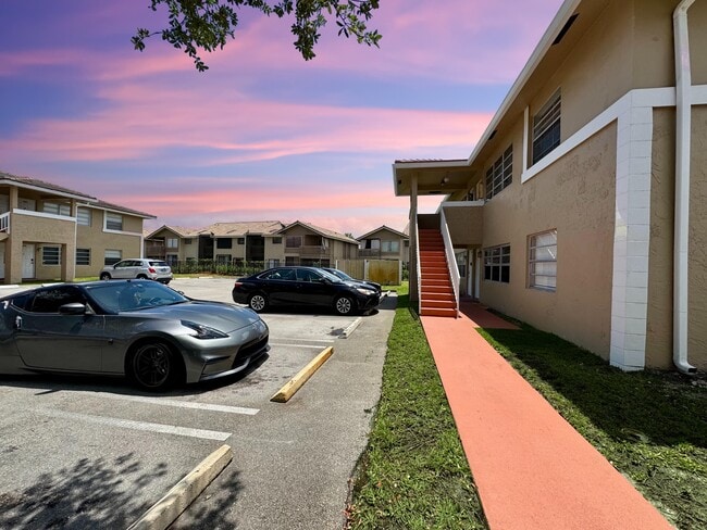 Building Photo - 10008 Twin Lakes Dr Unit 36-A Rental