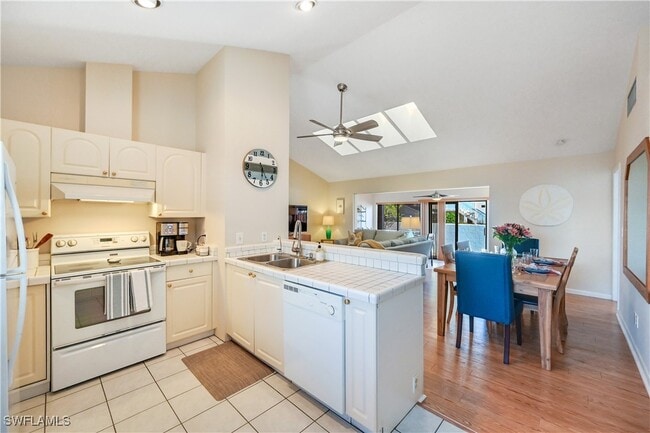 Photo - 878 Meadowland Dr House
