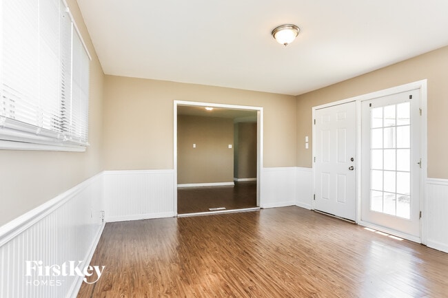 Photo - 1830 Jenkee Ave