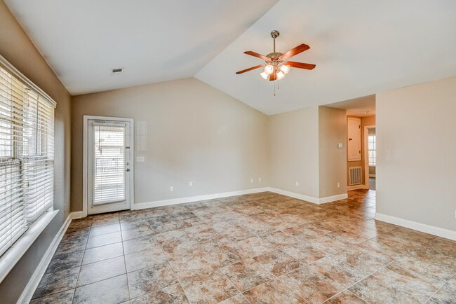 2067 Edgewood Dr