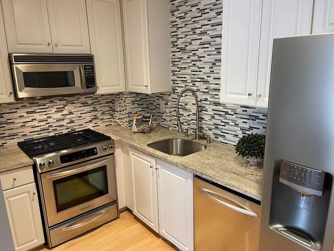 Building Photo - Welcome home to a Silicon Valley gem! Unit 10