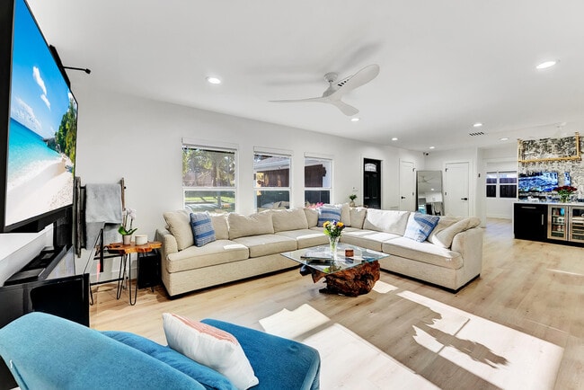 Photo - 707 W Boulevard Chatelaine