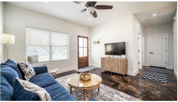 Photo - 910 W Johnson St