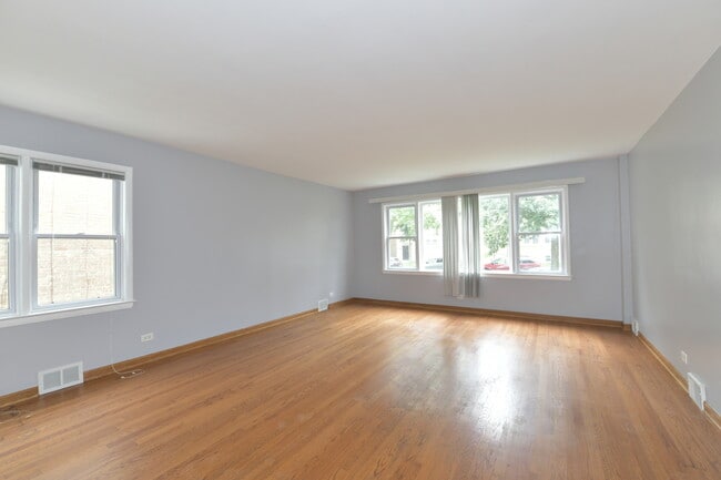 Photo - 4914 Louise St Unit 1